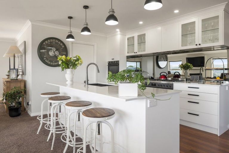 Photo of property in 18 Peregrine Place, Kinloch, Taupo, 3377