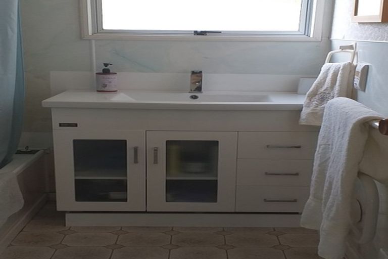 Photo of property in 22 Yorke Road, Haruru, 0204