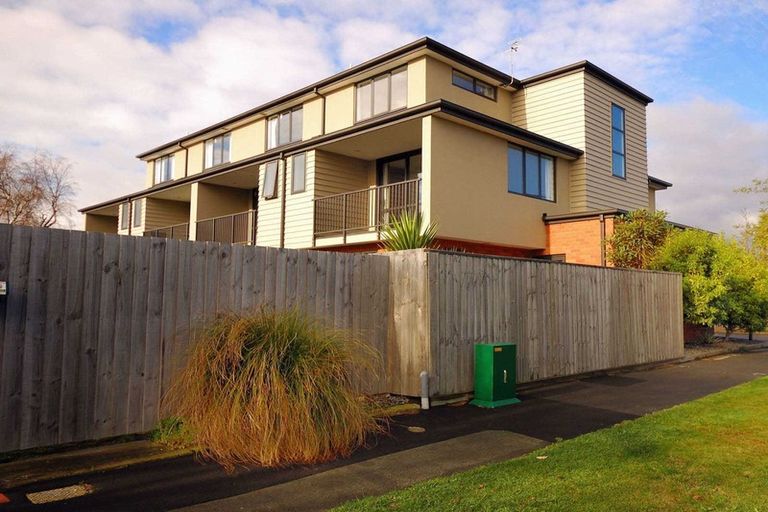 Photo of property in 2/130 Packe Street, Edgeware, Christchurch, 8013