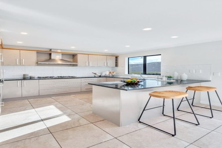 Photo of property in 35 English Oak Drive, Schnapper Rock, Auckland, 0632