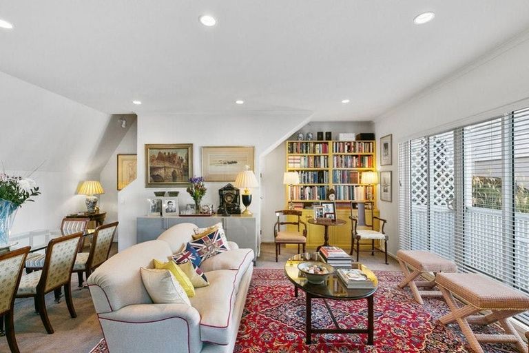 Photo of property in 55c Bolton Street, Kelburn, Wellington, 6012