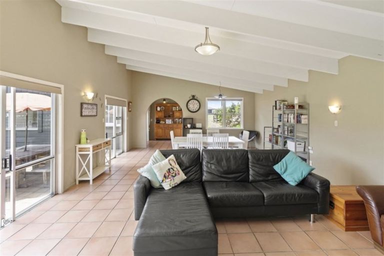 Photo of property in 9 Monument Road, Clevedon, Papakura, 2582