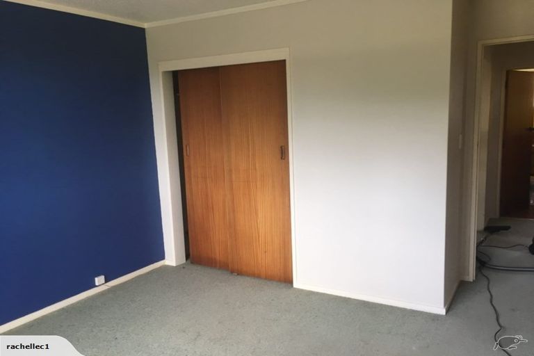 Photo of property in 32 Colchester Crescent, Newlands, Wellington, 6037