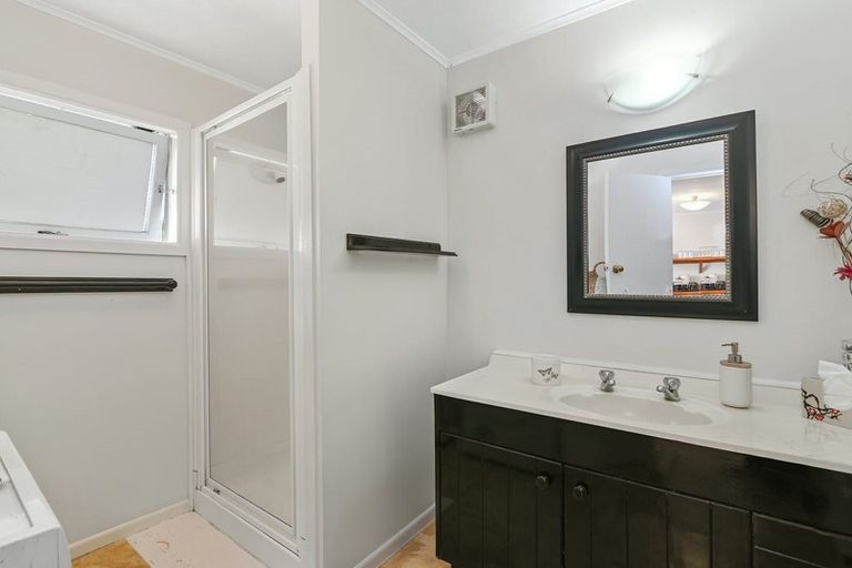 Photo of property in 26 Willow Avenue, Hannahs Bay, Rotorua, 3010