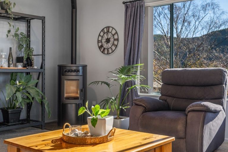 Photo of property in 90 Moana View Road, Waikawa, Picton, 7220