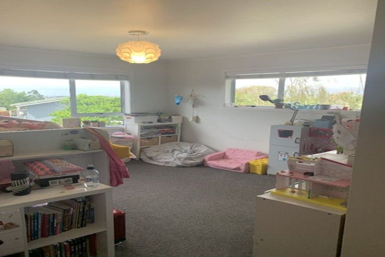 Photo of property in 84 Ravenwood Drive, Forrest Hill, Auckland, 0620