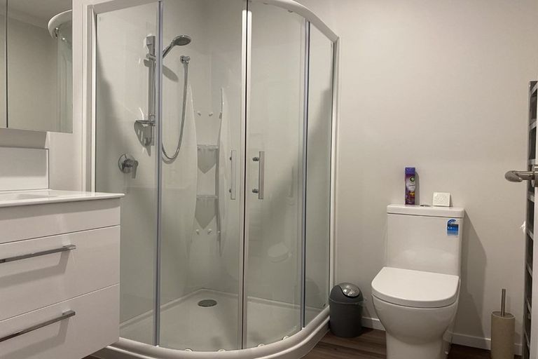 Photo of property in 5b Grumman Lane, Newlands, Wellington, 6037