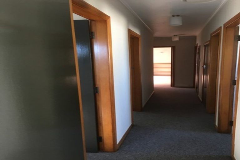 Photo of property in 10 Catlins Crescent, Milson, Palmerston North, 4414