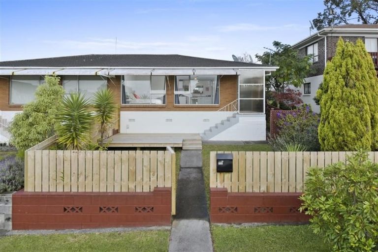 Photo of property in 1/33 Butterworth Drive, Glendene, Auckland, 0602