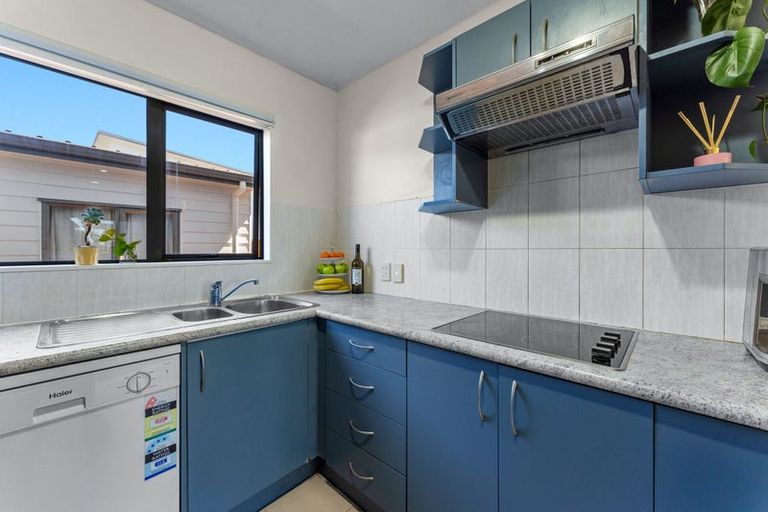 Photo of property in 4/3 Hulme Place, Henderson, Auckland, 0612