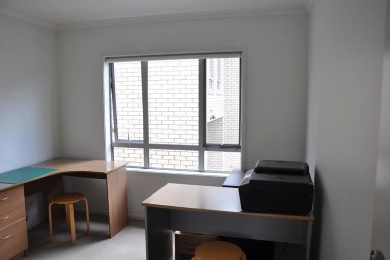 Photo of property in 75c Fields Parade, Oteha, Auckland, 0632