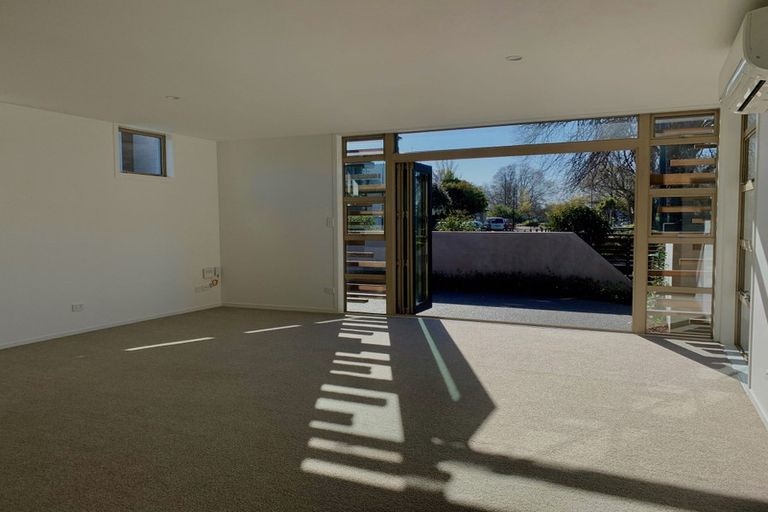 Photo of property in 323 Cambridge Terrace, Christchurch Central, Christchurch, 8013