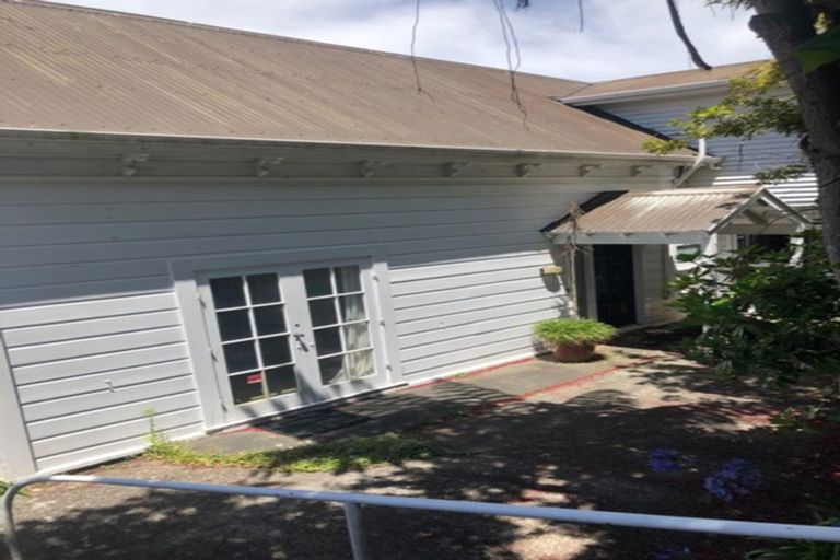 Photo of property in 9 Central Terrace, Kelburn, Wellington, 6012