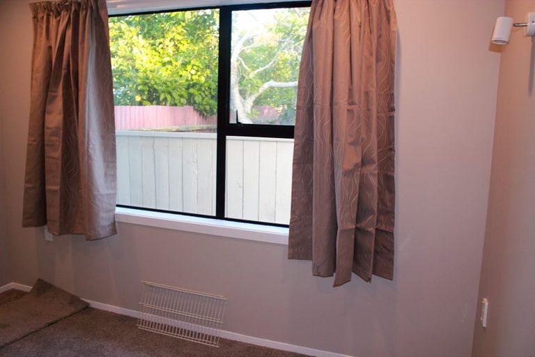 Photo of property in 3 Glen Marine Parade, Glendene, Auckland, 0602