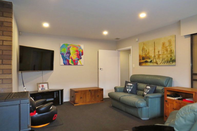 Photo of property in 10 Montague Street, Islington, Christchurch, 8042