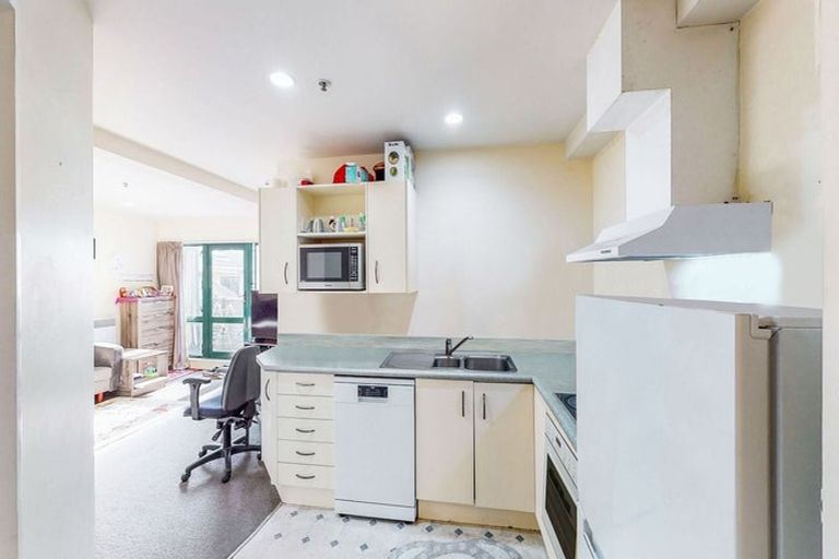 Photo of property in Courtenay Apartments, 509/120 Courtenay Place, Te Aro, Wellington, 6011