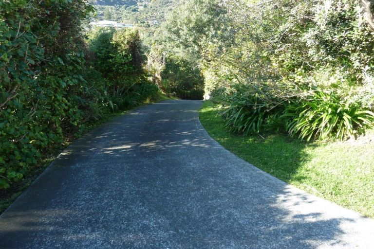 Photo of property in 13 Beach Valley Road, Piha, 0772