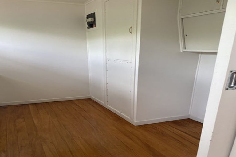 Photo of property in 15 Wainui Avenue, Point Chevalier, Auckland, 1022