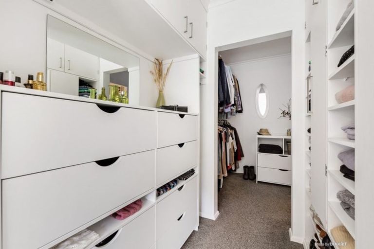 Photo of property in 40 Rona Street, Eastbourne, Lower Hutt, 5013