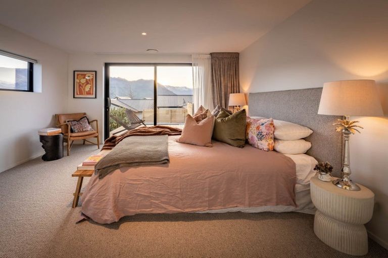 Photo of property in 34 Minaret Ridge, Wanaka, 9305