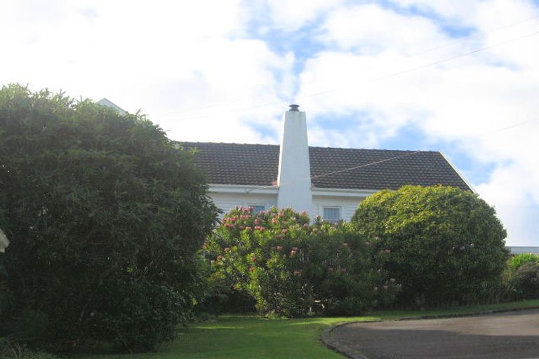 Photo of property in 38 Maungaraki Road, Korokoro, Lower Hutt, 5012