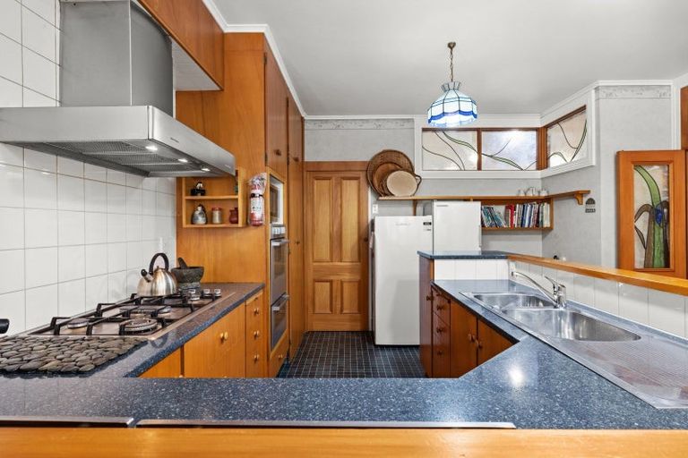 Photo of property in 43 Napier Terrace, Hospital Hill, Napier, 4110