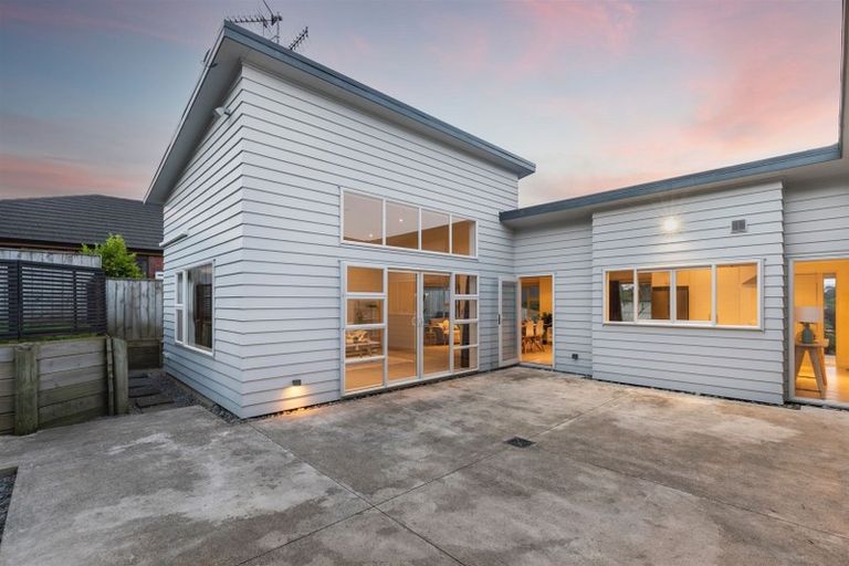 Photo of property in 18 Dusky Crescent, Aotea, Porirua, 5024