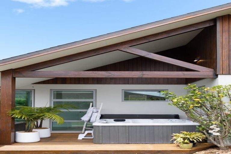 Photo of property in 10 Palazzo Drive, Papamoa Beach, Papamoa, 3118