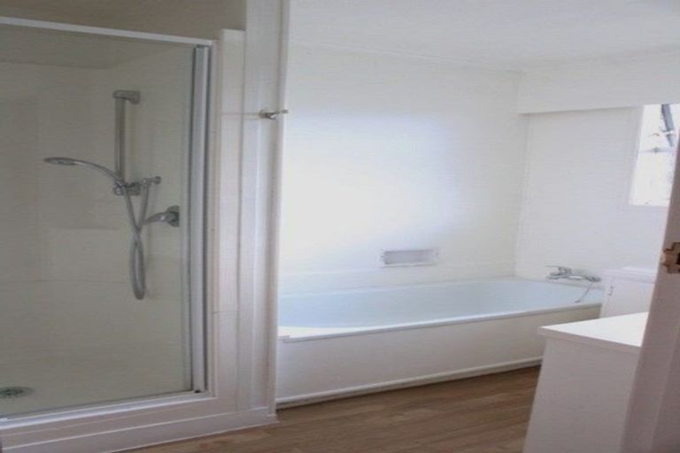 Photo of property in 17 Priestley Drive, Bucklands Beach, Auckland, 2014