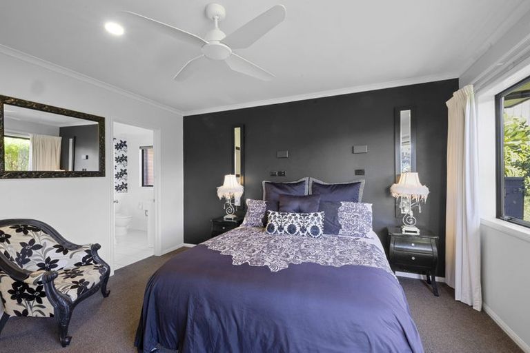 Photo of property in 10a Long Place, Frankleigh Park, New Plymouth, 4310