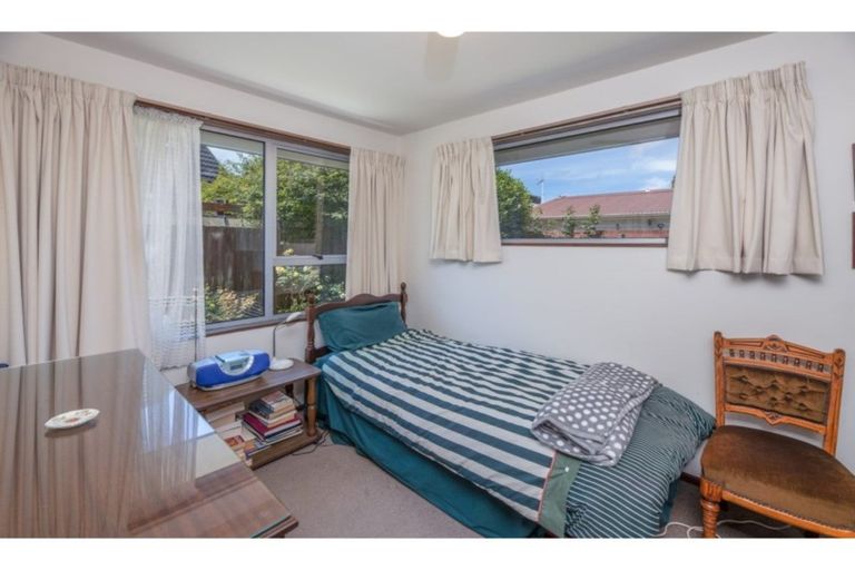 Photo of property in 2/9 Larkhill Place, Russley, Christchurch, 8042