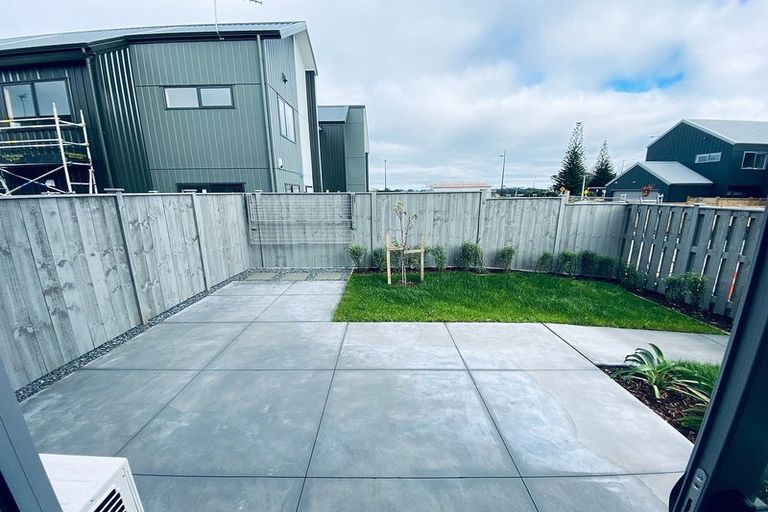 Photo of property in 10 Rauriki Lane, Rosehill, Papakura, 2113
