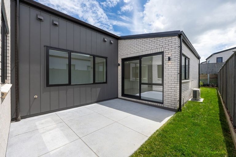 Photo of property in 55 Parkmore Drive, Rosehill, Papakura, 2113