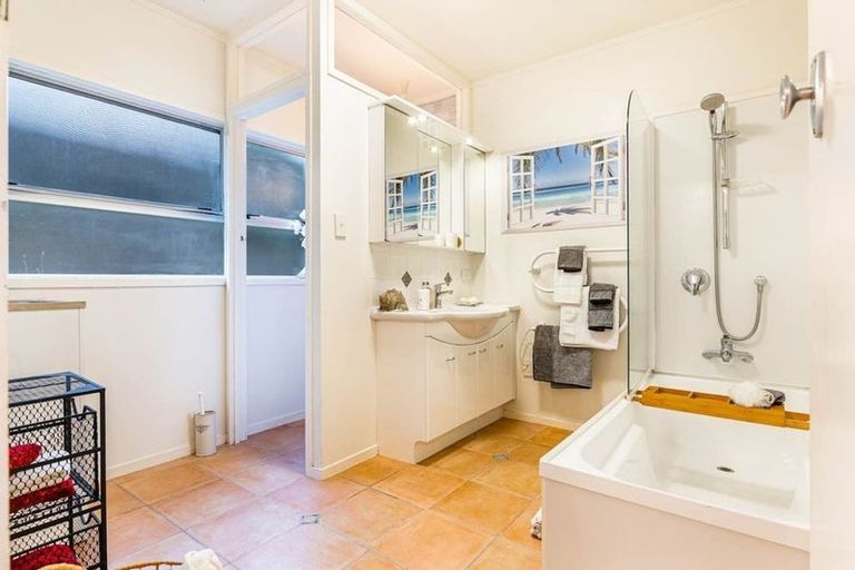 Photo of property in 2/4 Arkles Strand, Arkles Bay, Whangaparaoa, 0932