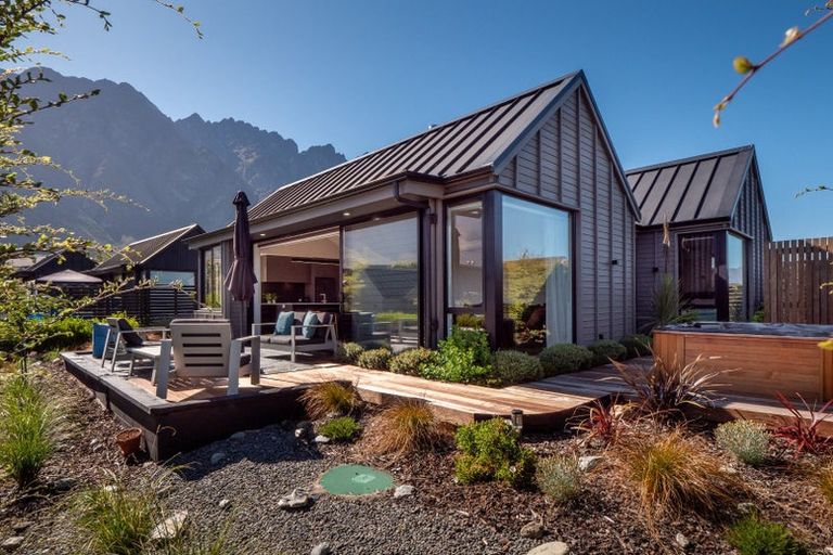 Photo of property in 5 Parera Lane, Jacks Point, Queenstown, 9371