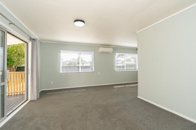 Photo of property in 21 Manor Place, Bader, Hamilton, 3206