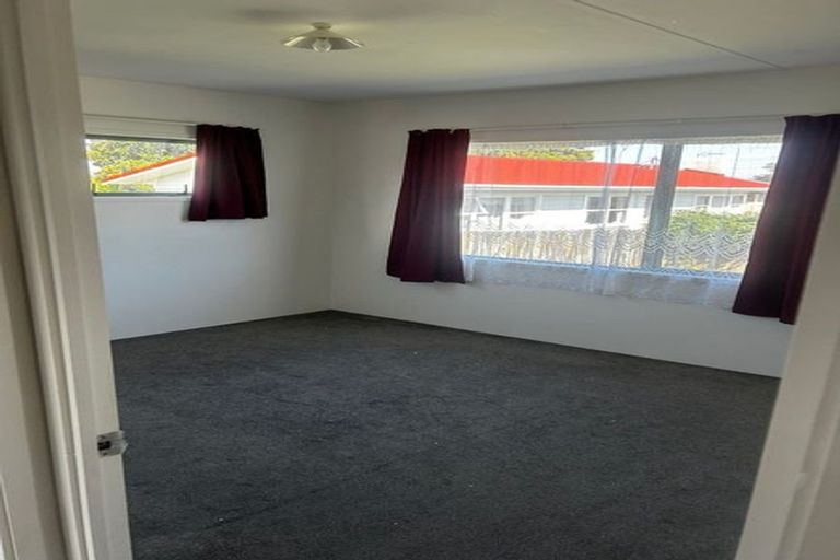 Photo of property in 2/4 Royal Arch Place, Rosehill, Papakura, 2113