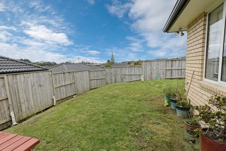 Photo of property in 3 Anna Lane, Glen Eden, Auckland, 0602