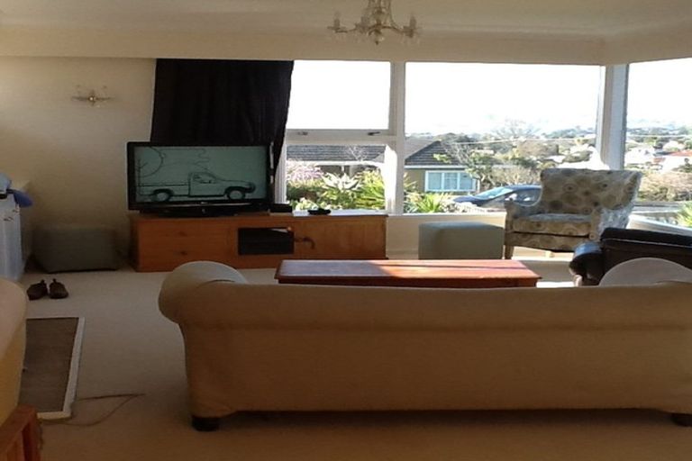 Photo of property in 95 Ocean View Road, Hillcrest, Auckland, 0627