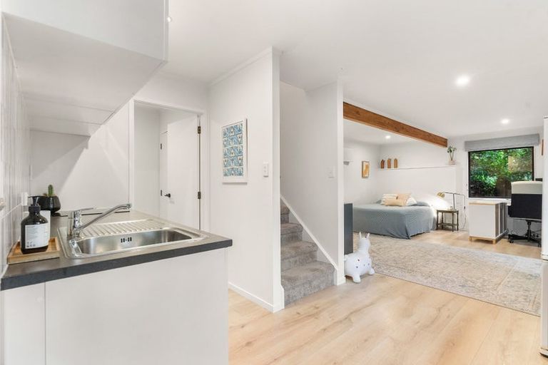 Photo of property in 33 Park Hill Road, Birkenhead, Auckland, 0626