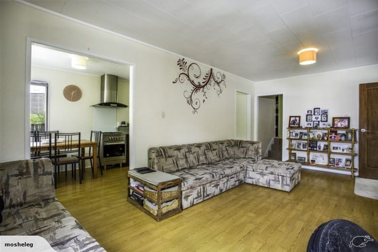 Photo of property in 24 Glenfinn Place, Massey, Auckland, 0614