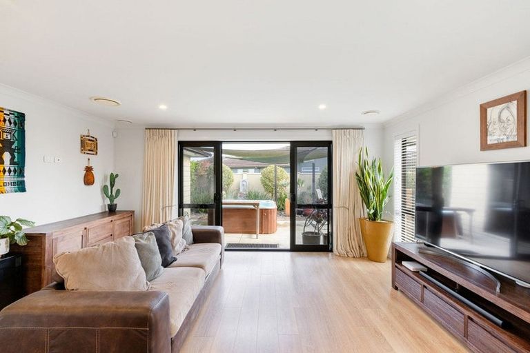 Photo of property in 17 Alan Livingston Drive, Cambridge, 3434