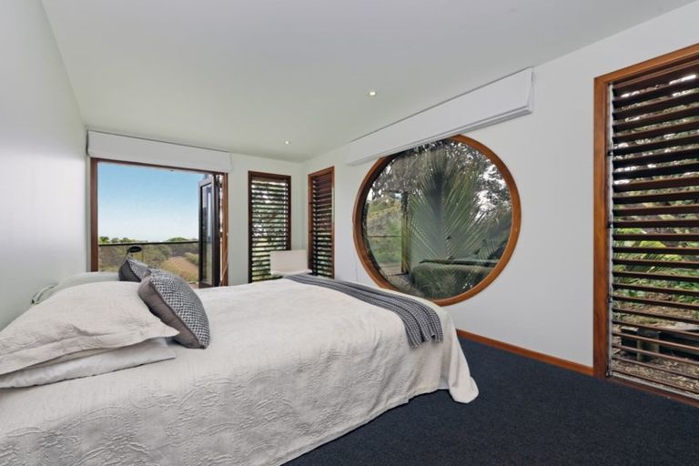 Photo of property in 87 Marine Parade North, Piha, 0772