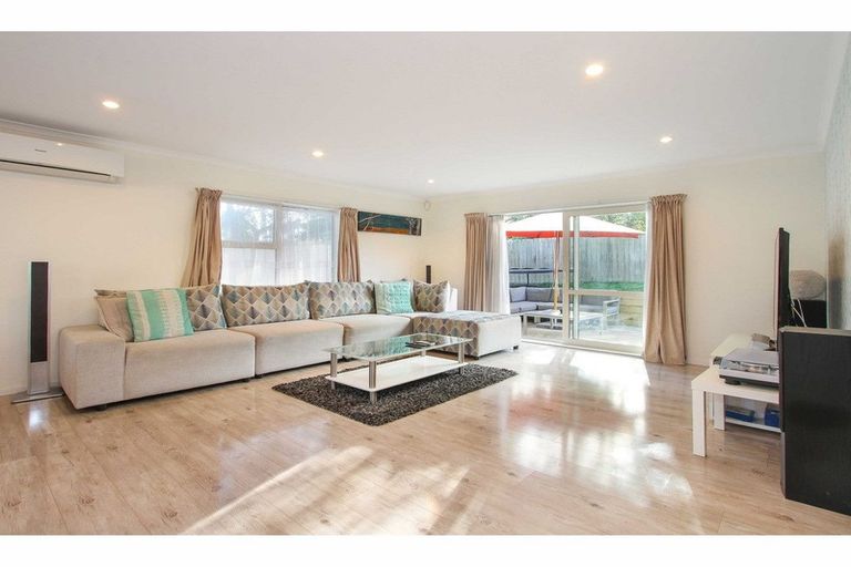 Photo of property in 40 Roberts Road, Glenfield, Auckland, 0629