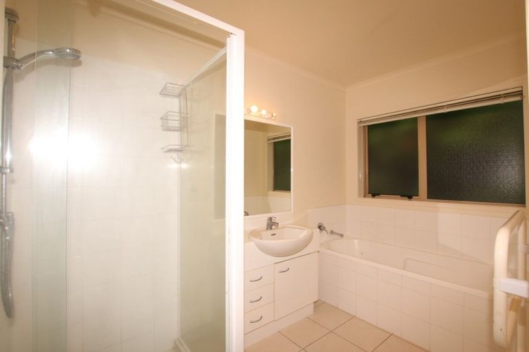 Photo of property in 15 Chelmsley Avenue, Henderson, Auckland, 0612