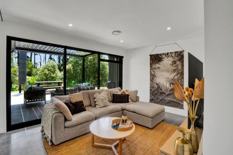 Photo of property in 68 Parrs Road, Hurworth, New Plymouth, 4371