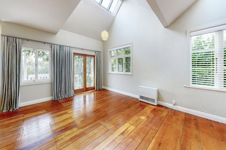 Photo of property in 19 Scarborough Terrace, Mount Victoria, Wellington, 6011