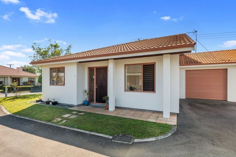 Photo of property in Cotswold Court, 2/8 Cheyne Road, Pyes Pa, Tauranga, 3112