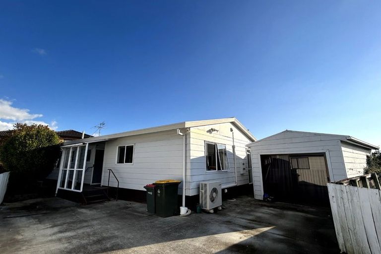 Photo of property in 2/21 Gloucester Road, Manurewa, Auckland, 2102