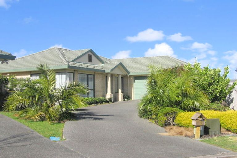 Photo of property in 11 Amylynn Place, East Tamaki, Auckland, 2016